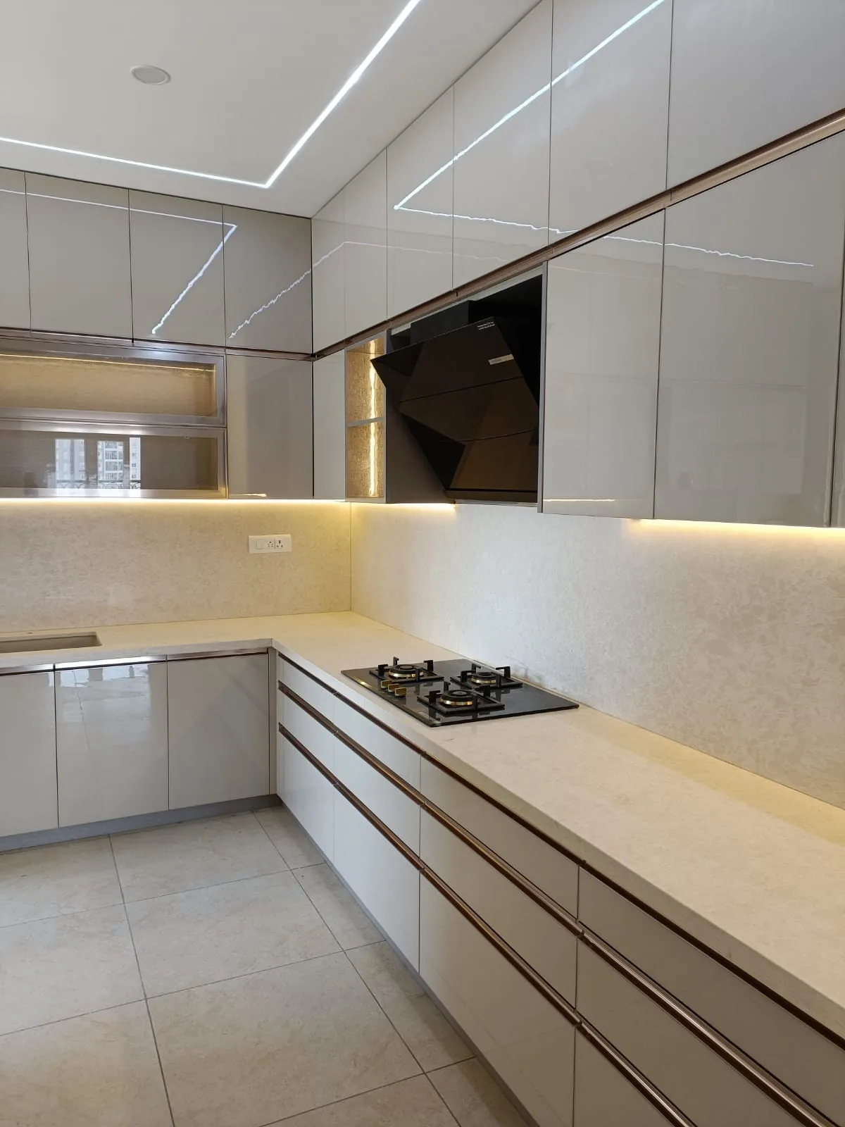 Kitchen run with hob, chimney housing and drawer storage